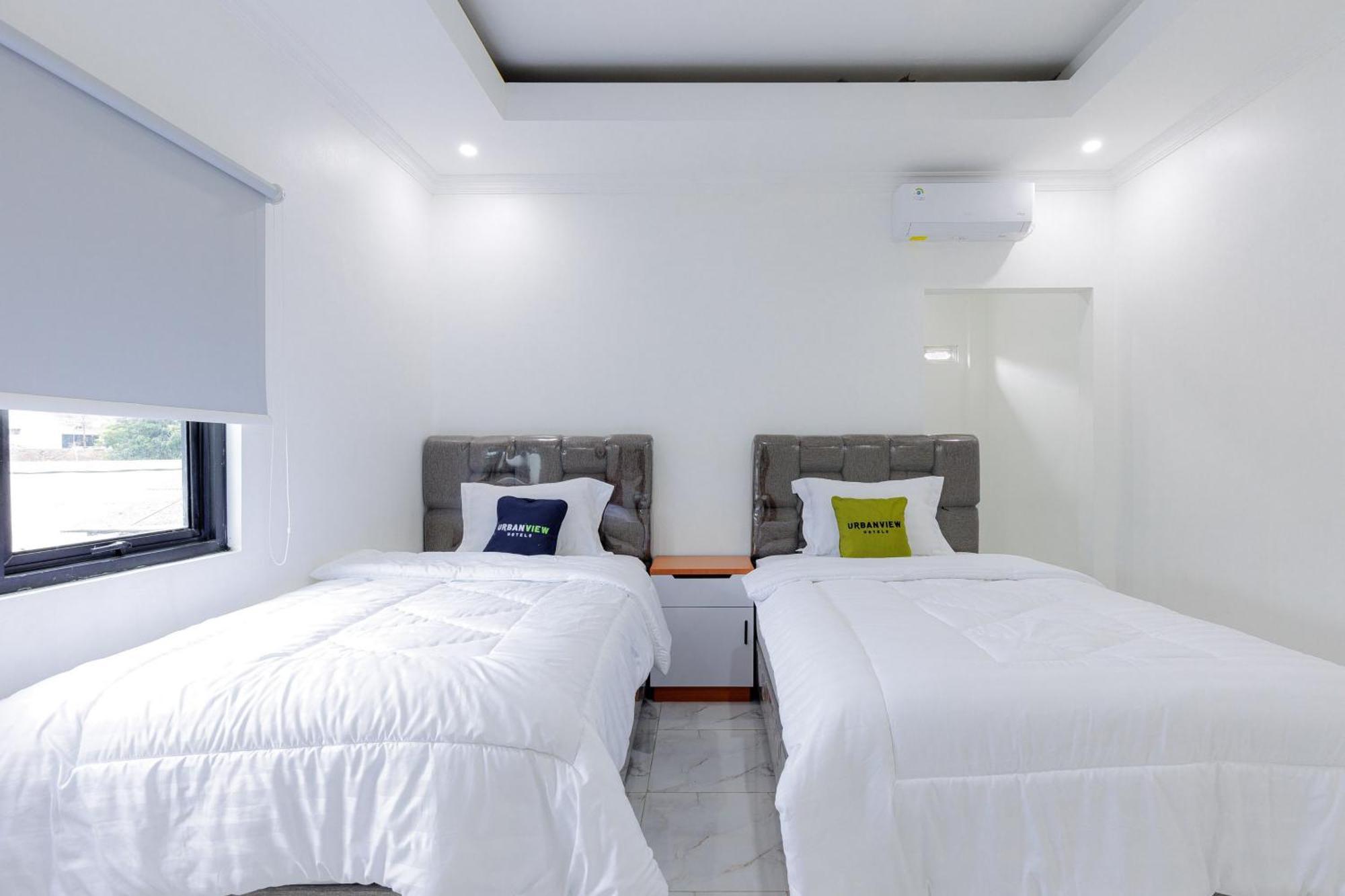 Urbanview Hotel Amira Syariah Bogor Pamoyanan Exterior photo