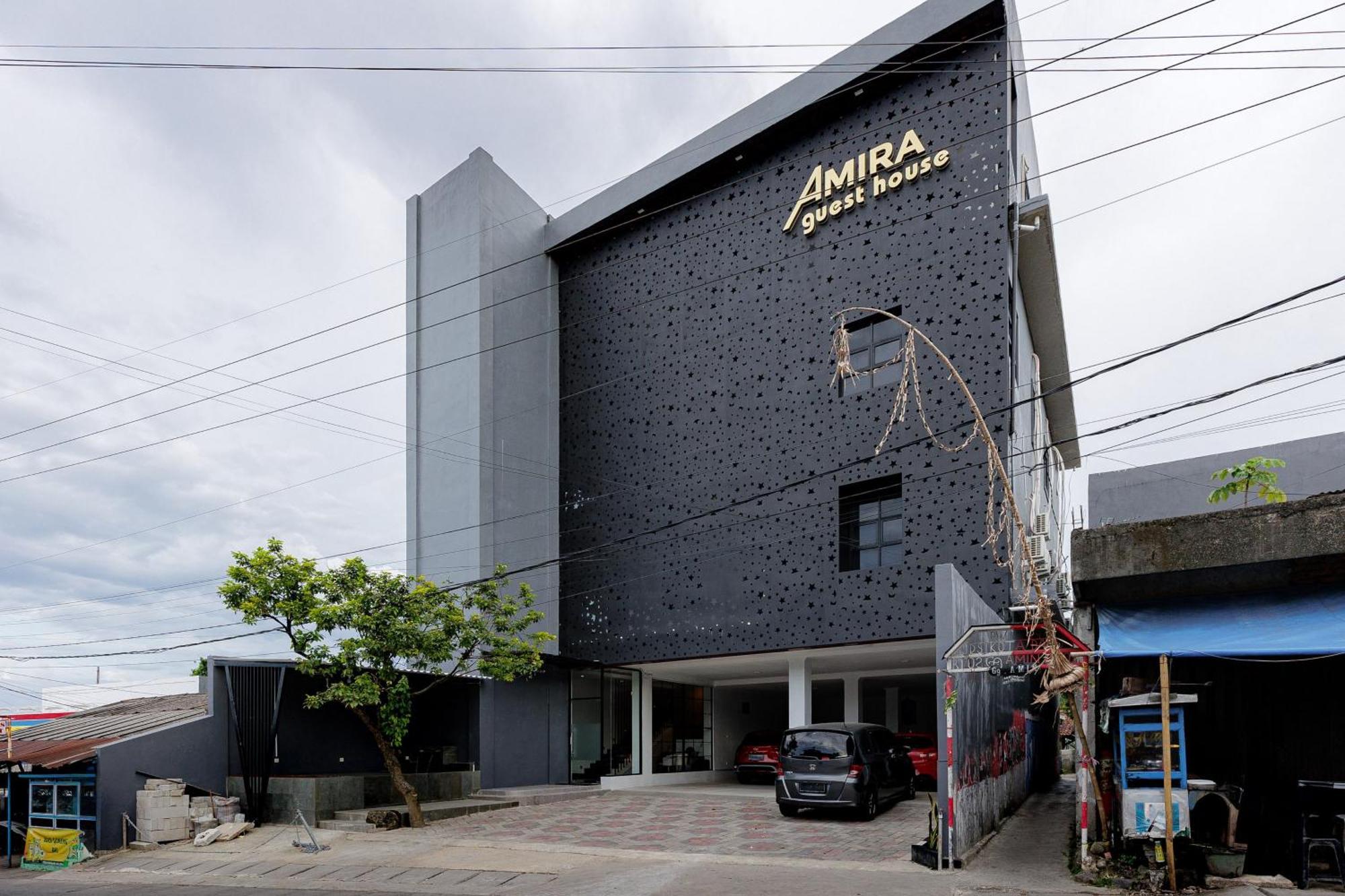 Urbanview Hotel Amira Syariah Bogor Pamoyanan Exterior photo